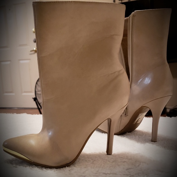 Boots - Picture 2 of 4